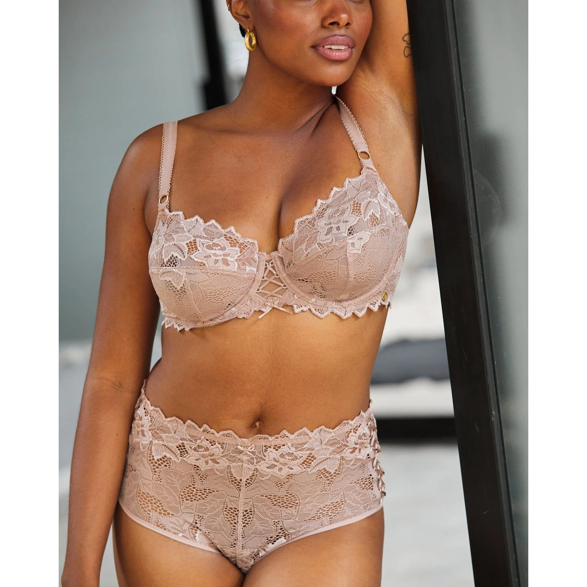Arum Prima Mid Rise Sheer Stretch Lace Brief - Image 3